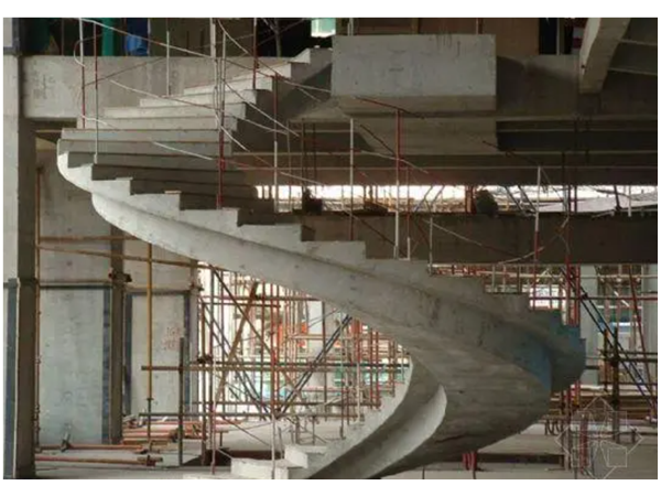 旋轉樓梯水泥基礎施工